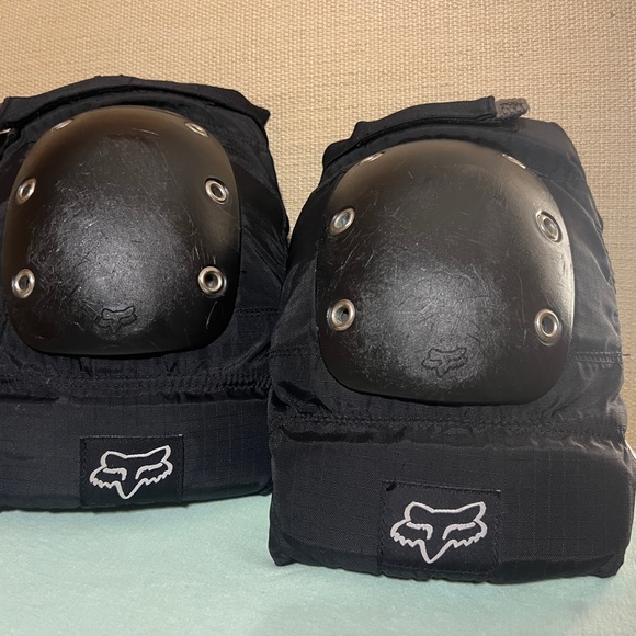 FOX BMX OR SKATE KNEE PADS. These are no longer made. Highly sought after. Used. - Picture 1 of 5